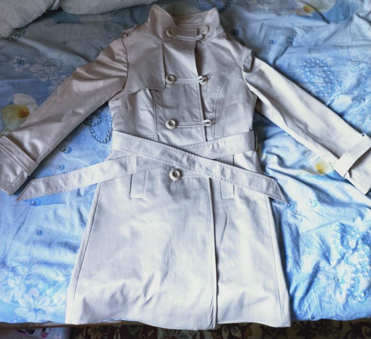 Стильные плащи и тренчи