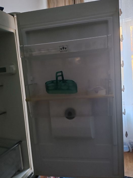 Vând frigider whirlpool