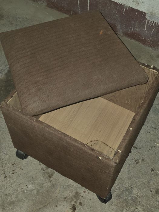 Kir moshin stulcha kitob javoni sotiladi