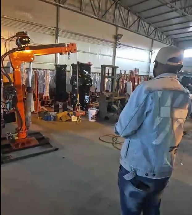 КРАН НА КОЛИЧКА  с дистанционно управление