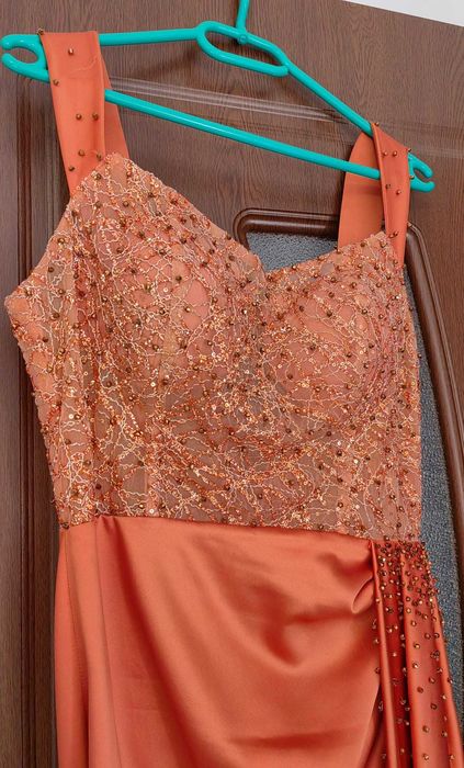 Официална рокля,