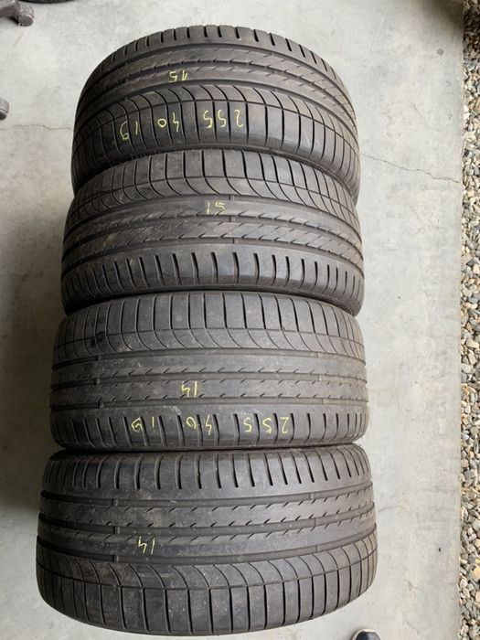Set 4 anv vara 255/40/19 Goodyear/Pirelli