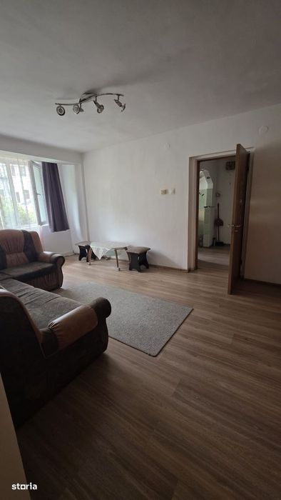 apartament cu 2 camere, semidecomandat, 46 mp., zona centrala
