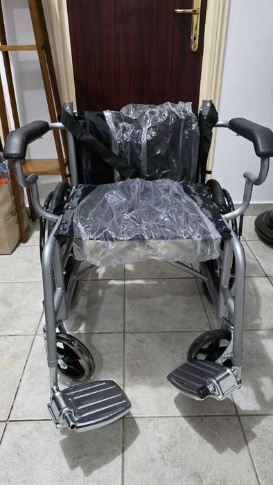 Scaun rulant pt.persoane cu probleme locomotorii.Greutate max. 90 kg.