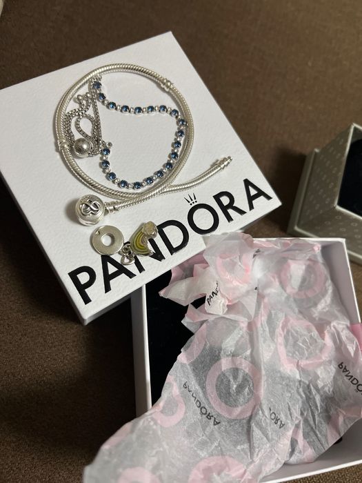 Оригинални гривни и талисман Pandora