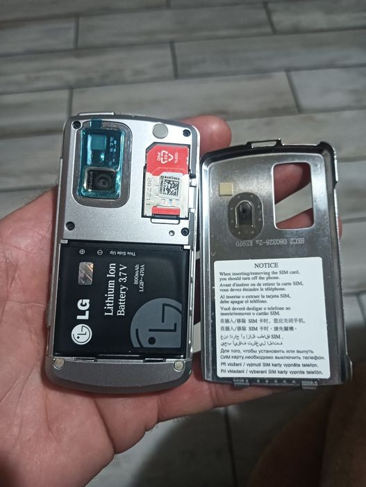 Vând telefon LG KE970