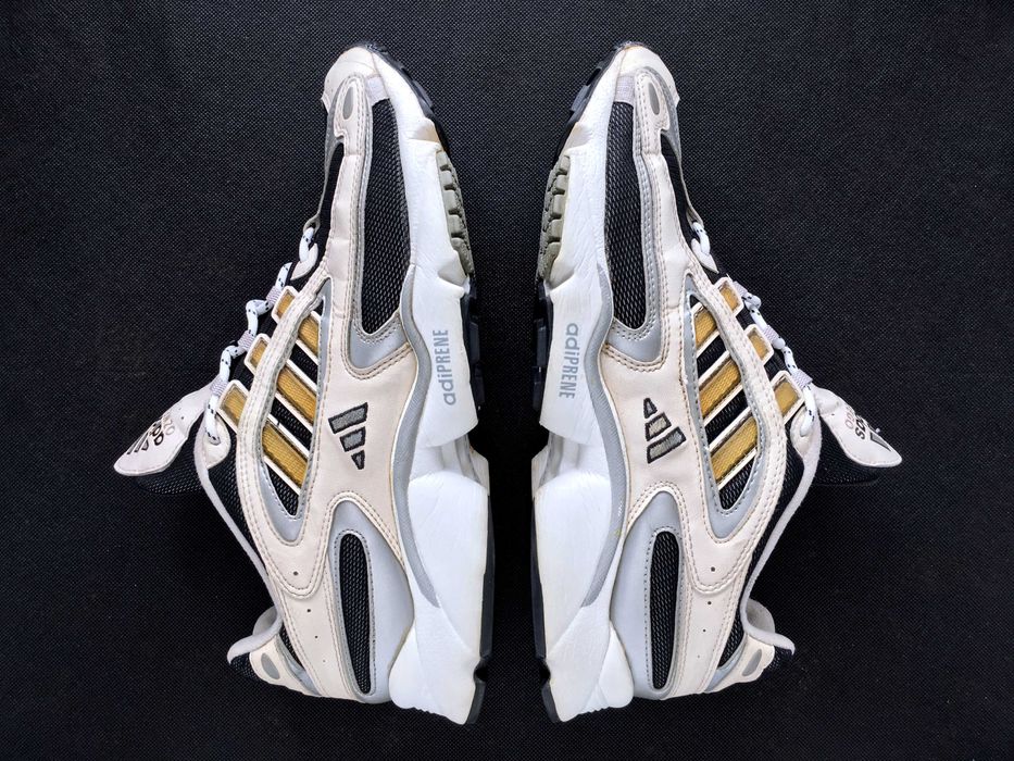 VINTAGE 2005 ADIDAS® OZWEEGO CLASSIC Runners — 10 D (28.0)