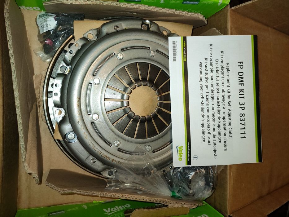 Ambreiaj cu volanta masa dubla BMW E81 E87 E90 1.6 benzina cod 8371111