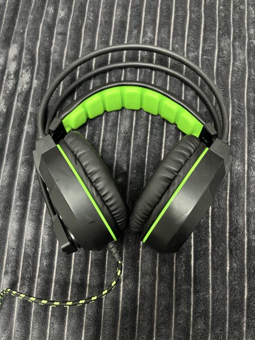 Продам игровой наушник с проводом