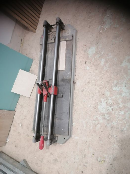 Vind sau schimb  Mașina gresie profesionala