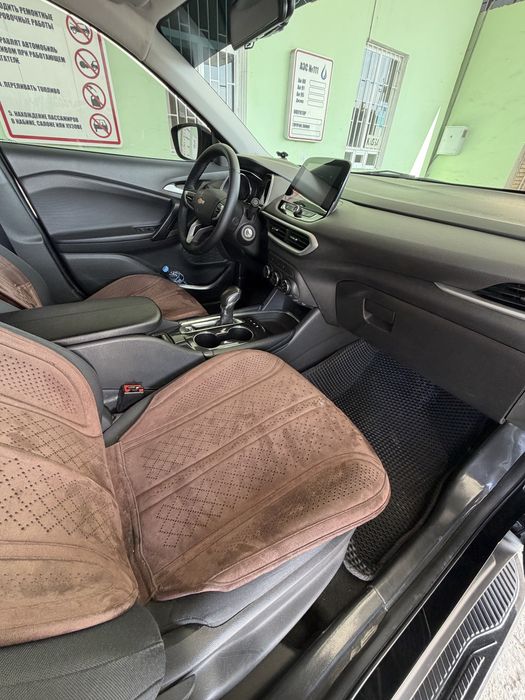 Автомобил Тракер