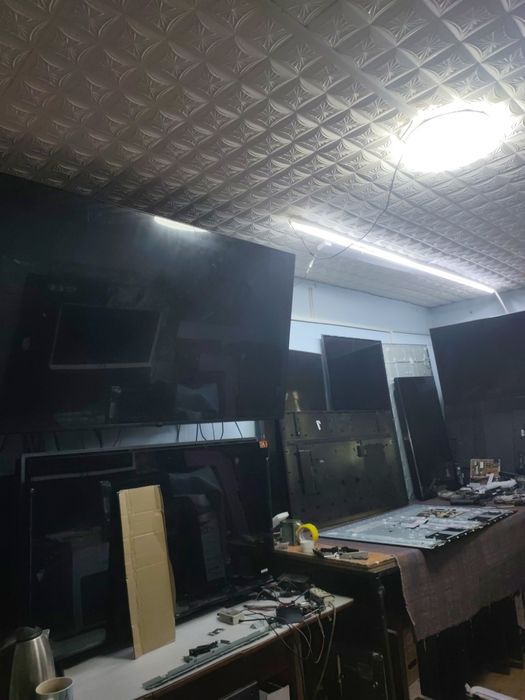 Продам телевизор 102 см смарт Ютуб