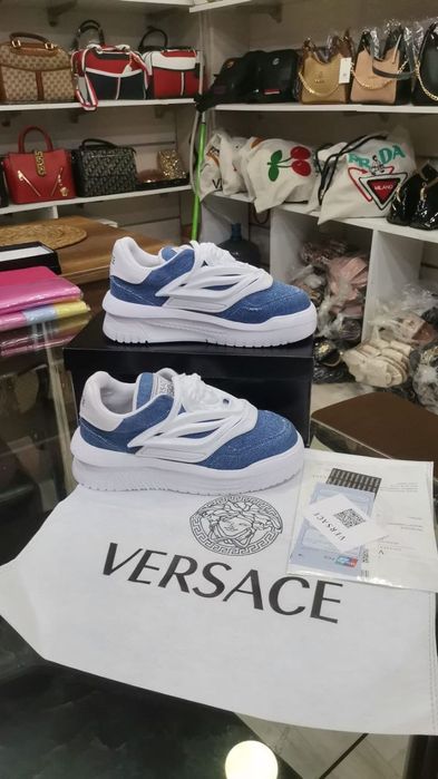 Adidasi dama albastri