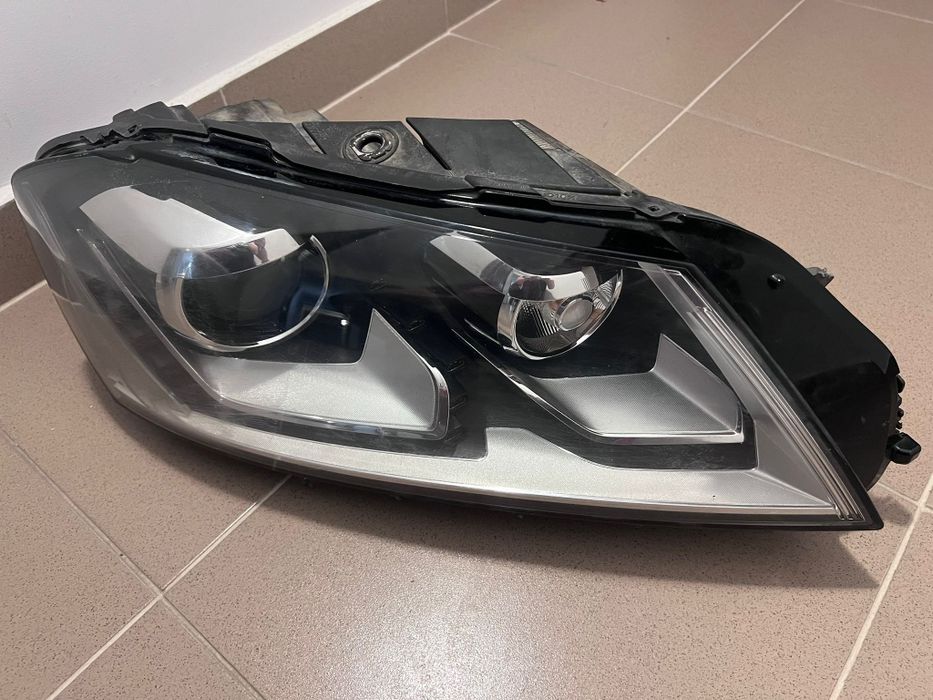 Volkswagen Passat b7  Far drept original,adaptiv,bixenon 3AB941754