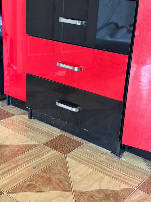 Продам спальный гарнитур без кровати