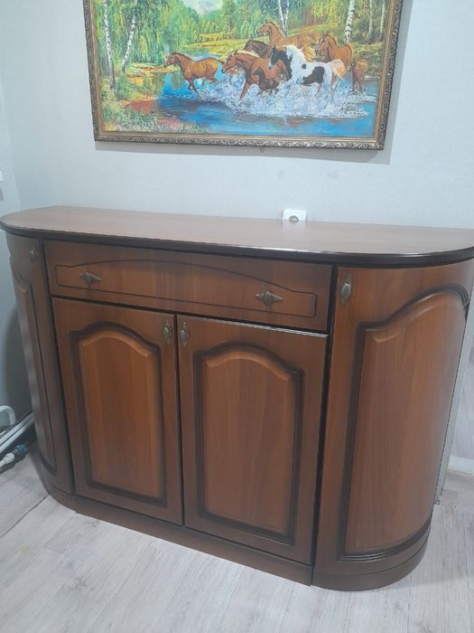 Продам комод ,тумбу