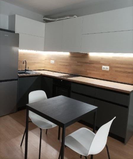 Дава се под наем Двустаен апартамент в София, Лозенец - 76 кв.м за 459 € - Снимка #2