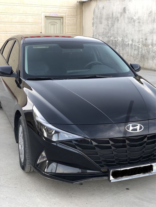 Hyundai Elantra Sotiladi