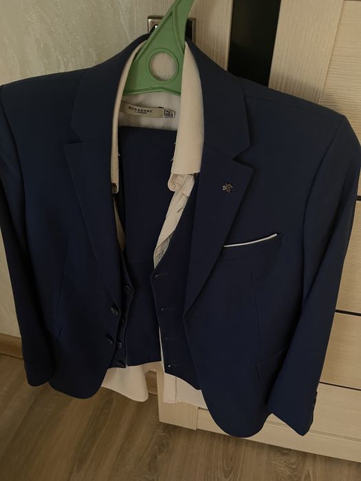 Продам школьные формы, белые рубашки