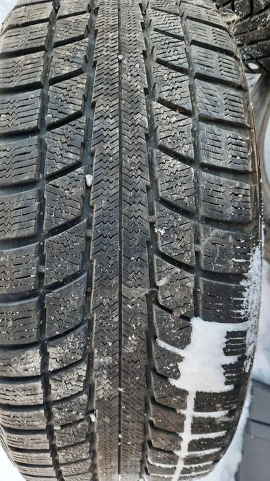 Продам всесезонные шины