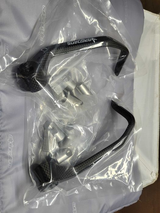 Карбонови гардове за спирачка и съединител Full Six Bagoros