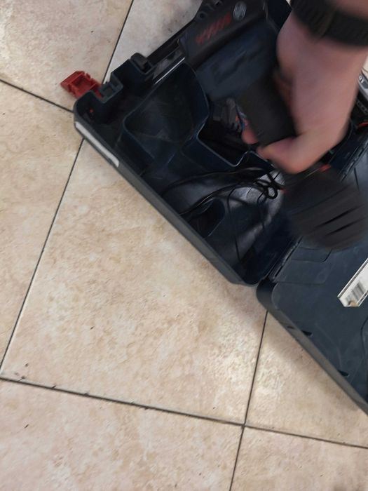 Винтоверт Bosch GSR 180li