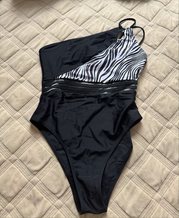 Продам женские купальники