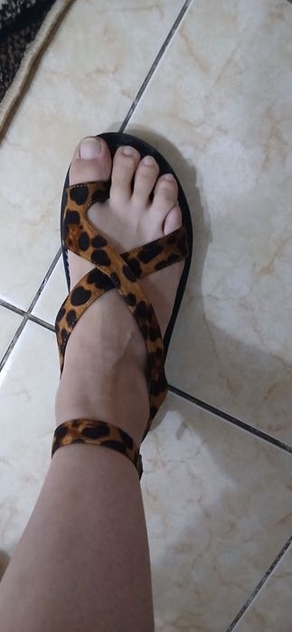 Продам босоножки