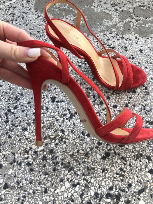 Елегантни сандали на ток