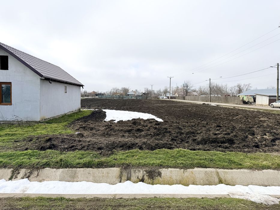 Teren intravilan +casă