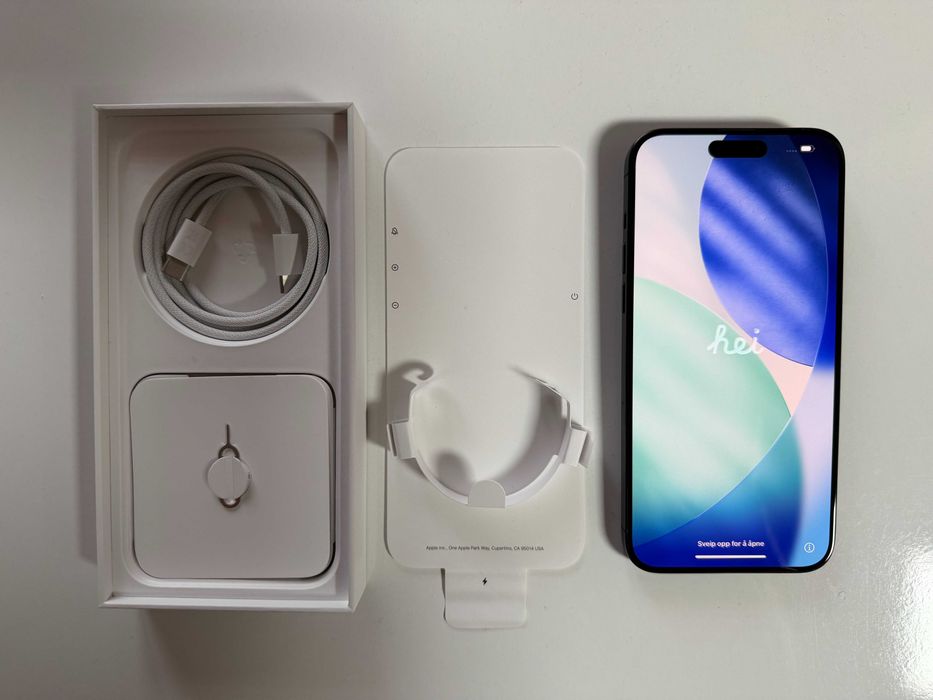 iPhone 15 Pro Max, Black Titanium 512GB + Spigen протектори и Гаранция