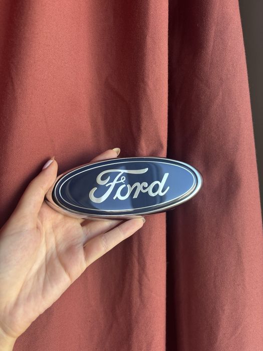 Emblema noua Ford