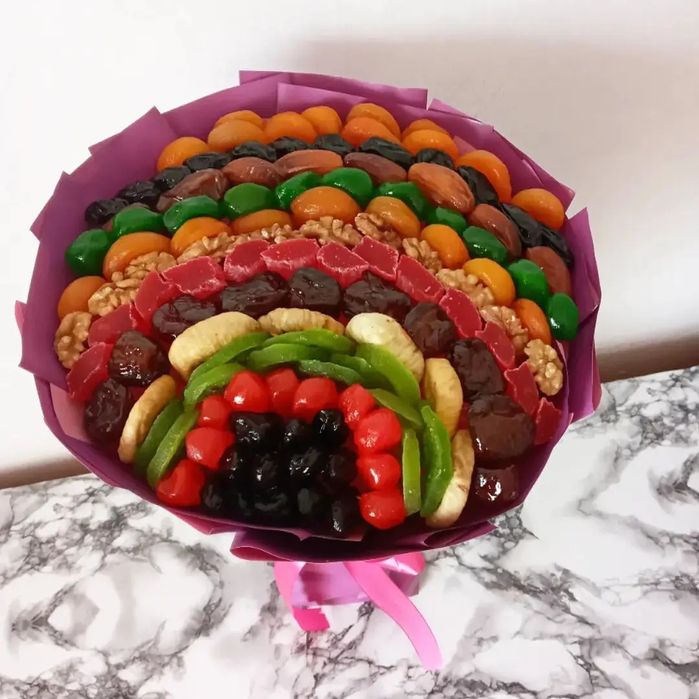 Съедобный букет из сухофрукты.