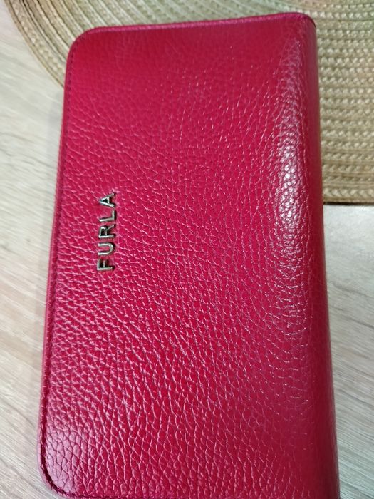 Дамско червено портмоне Furla
