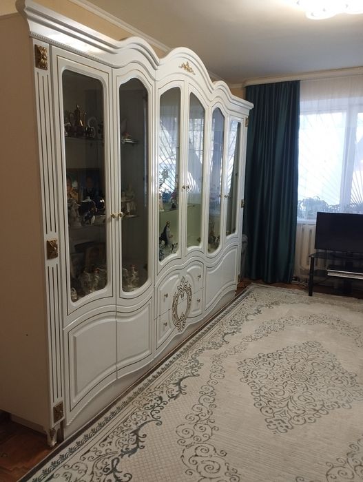Срочно продам два магазина и квартиру