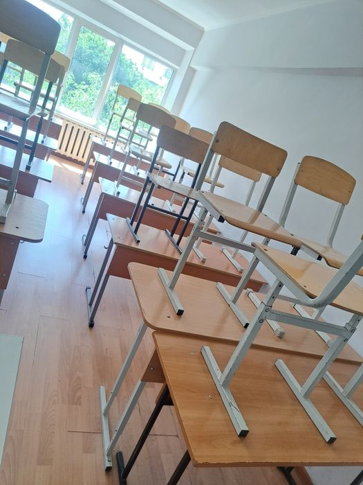 Школьные парты в комплекте
