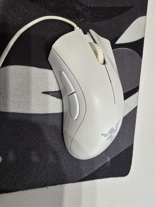 Геймърска мишка Razer DeathAdder Essential