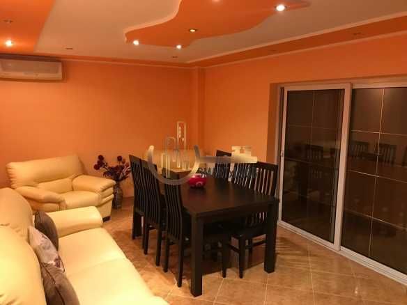 Etaj 1 - Vanzare apartament 4 camere  CFR Targoviste