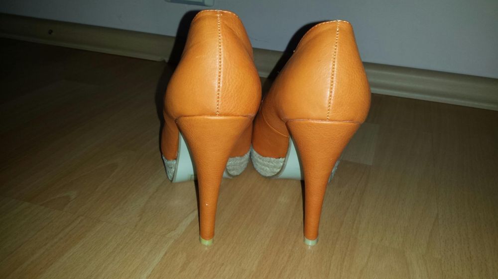Vând pantofi damă piele măr 38