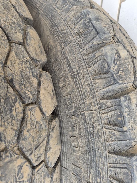 Продам шины 9.00 и 11.00.