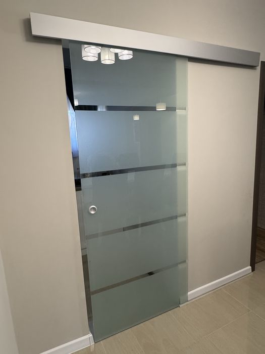 Vand usa de sticla culisanta