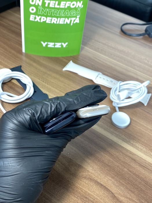 Apple Watch Seria SE 3 / 40 mm / GPS / Gold/ Black |