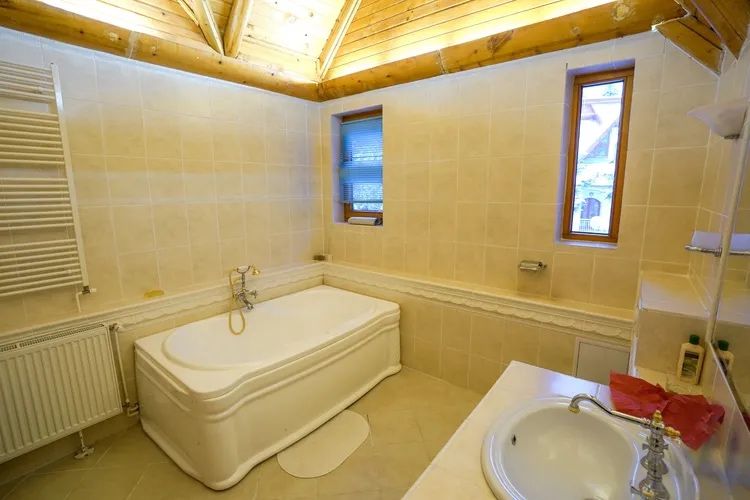 Дава се под наем Къща в Банско - 685 кв.м за 1122 € - Снимка #7