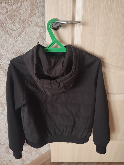 Продам куртку женскую