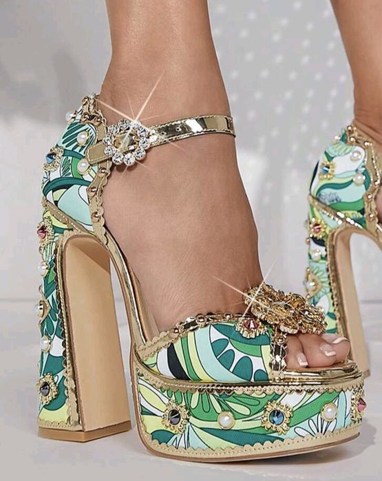 Sandale noi , mărimea 37