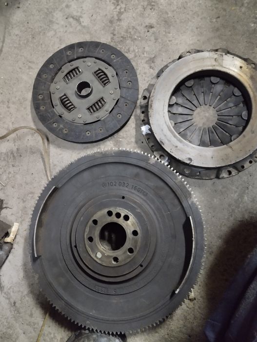 Маховик мерс 190 продам