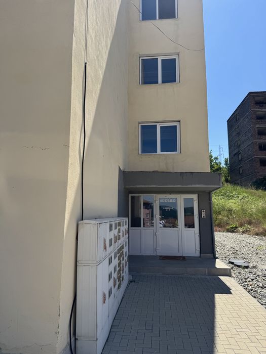 Inchiriez garsoniera cu baie proprie