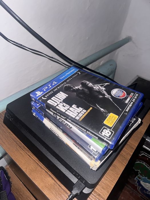 Playstation 4 slim