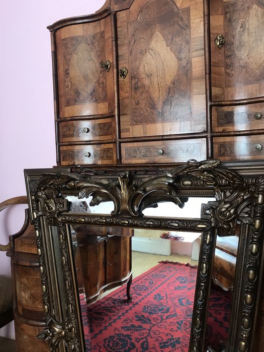 Oglindā Empire deosebitā