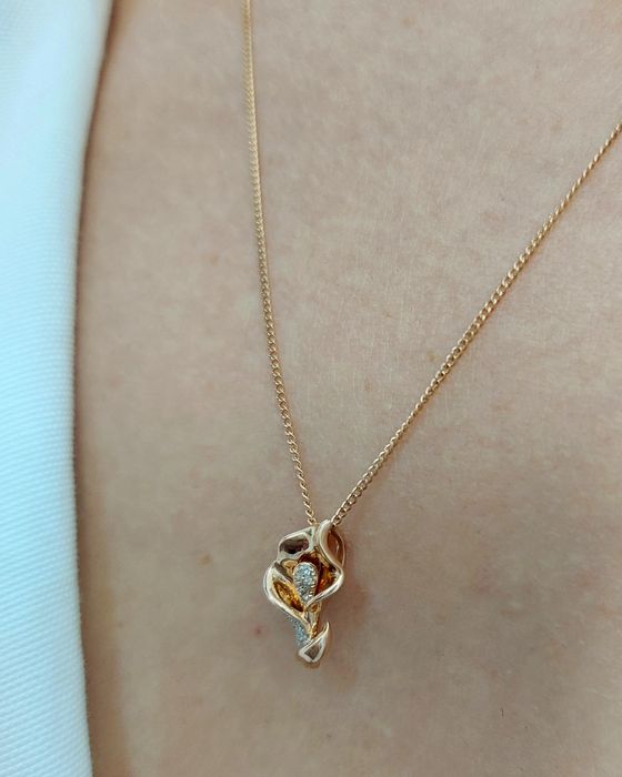 Продам изящное золотое колье